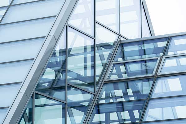 Architektonisch aufwendig gestaltetes Glasdach